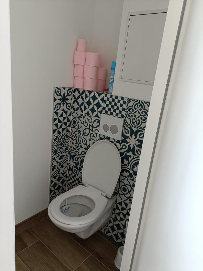 Appt Reposant Entierement Equipe. Apartment Toules ภายนอก รูปภาพ